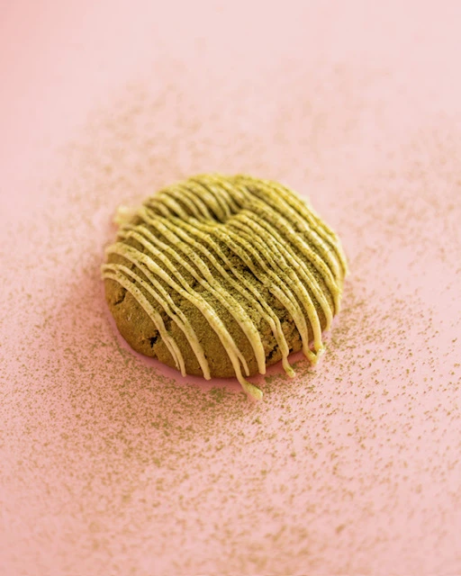 Matcha avec un intérieur de fromage frais